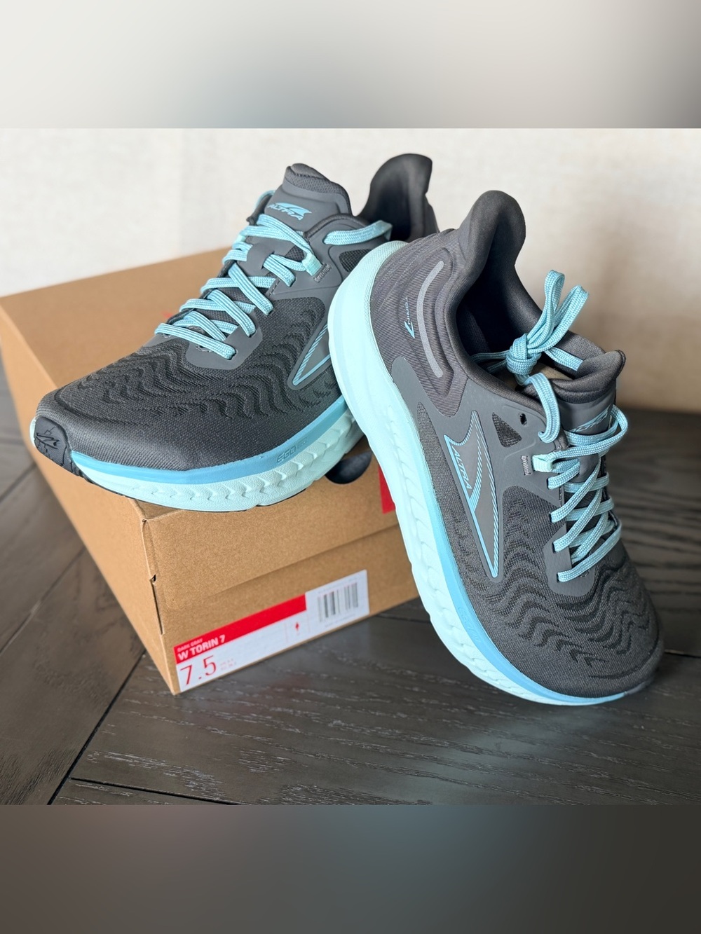 NIB Altra Women's Torin Gray & Light Blue Running Shoes size 7.5